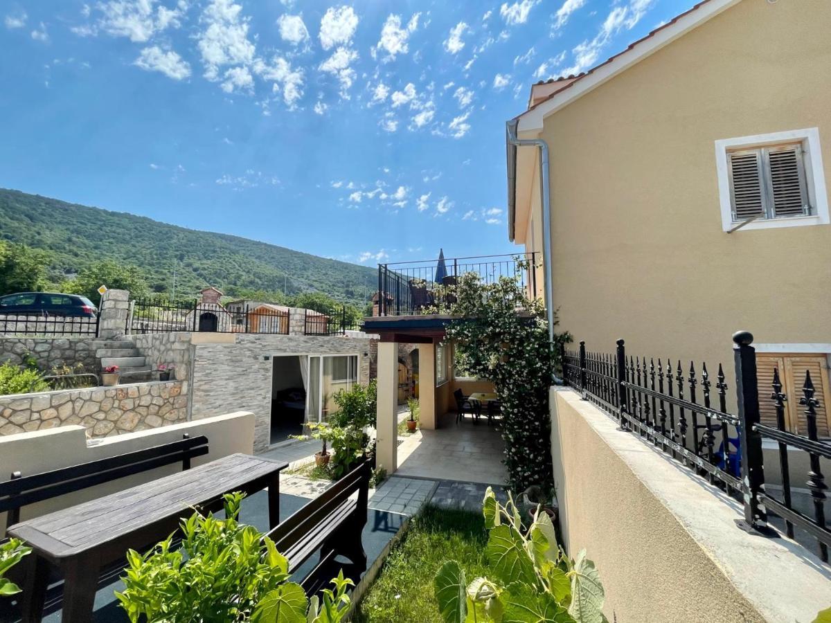 Lovro #1 & #2 Apartments Cres Exterior photo