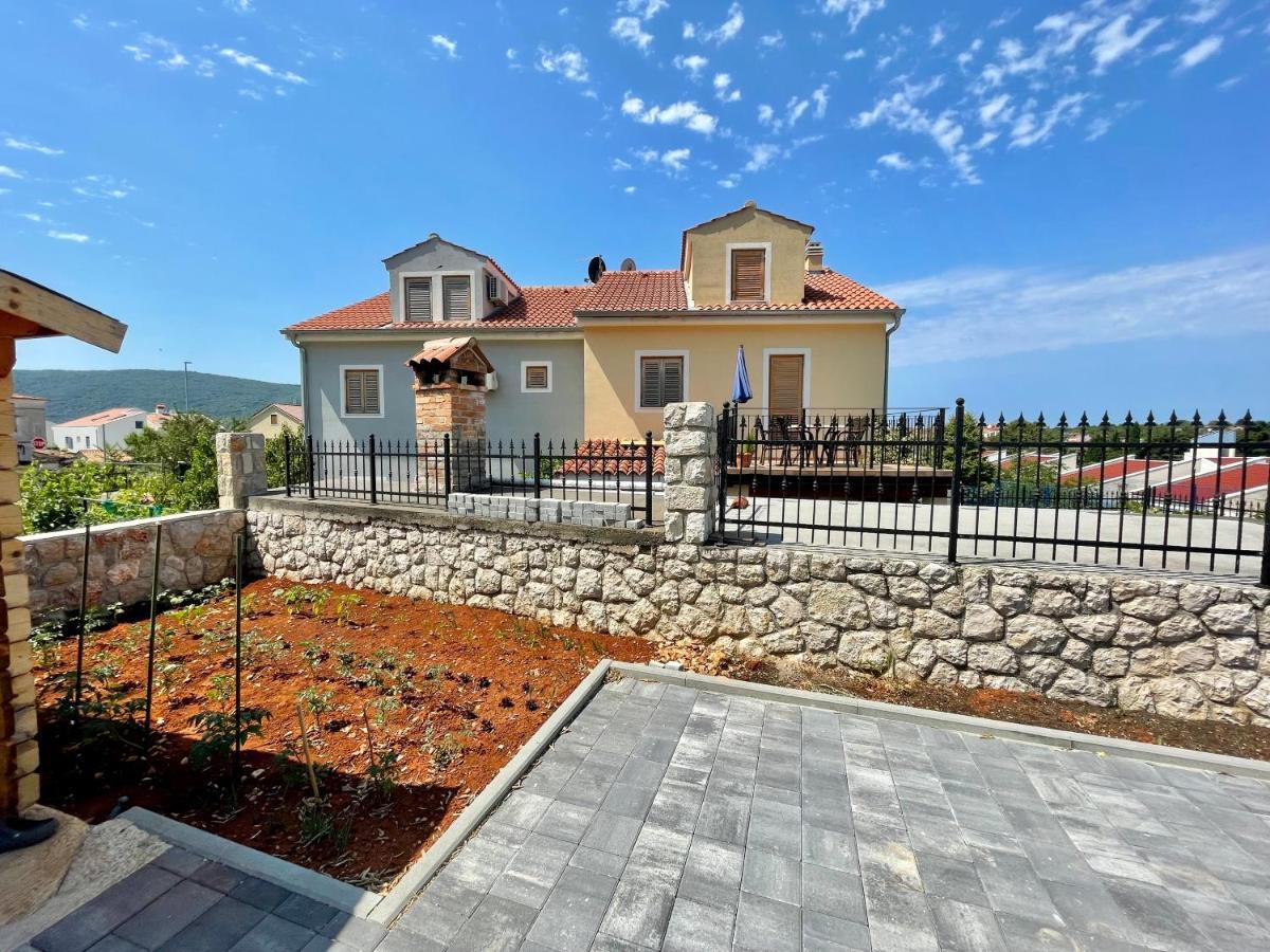 Lovro #1 & #2 Apartments Cres Exterior photo