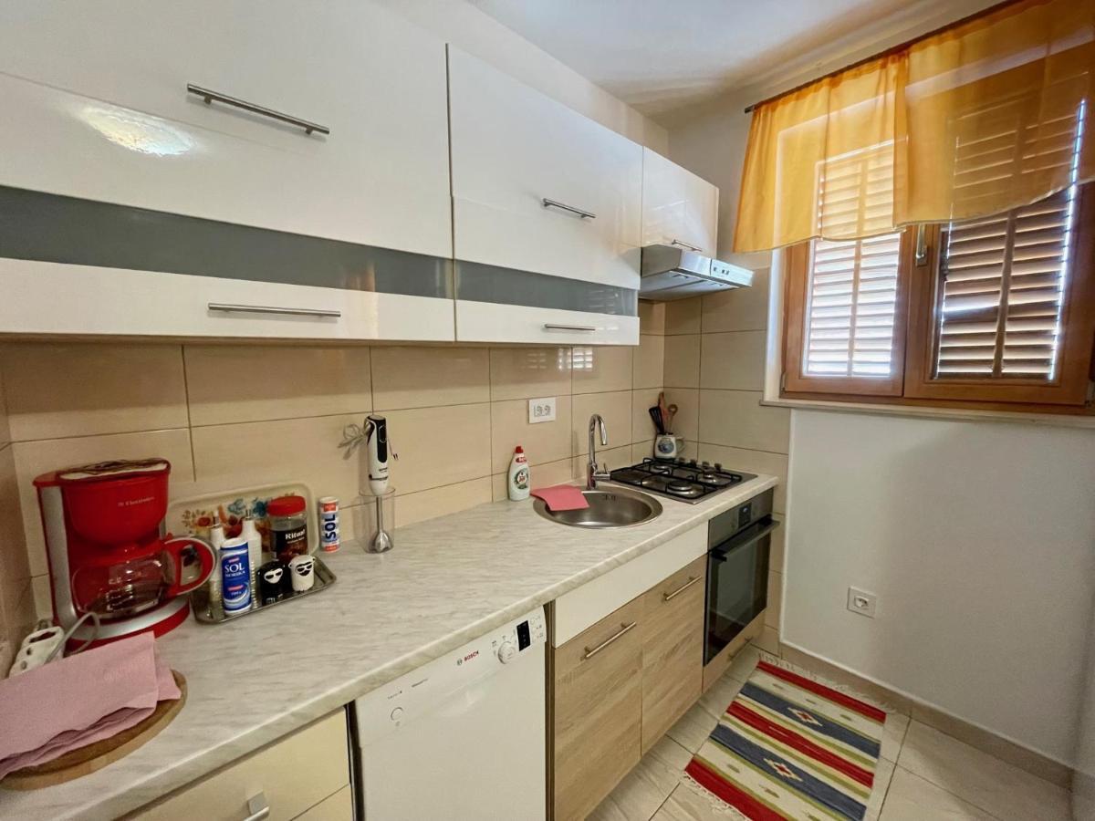 Lovro #1 & #2 Apartments Cres Exterior photo