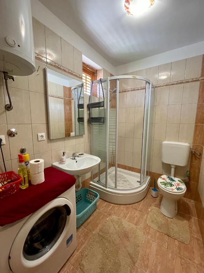 Lovro #1 & #2 Apartments Cres Exterior photo