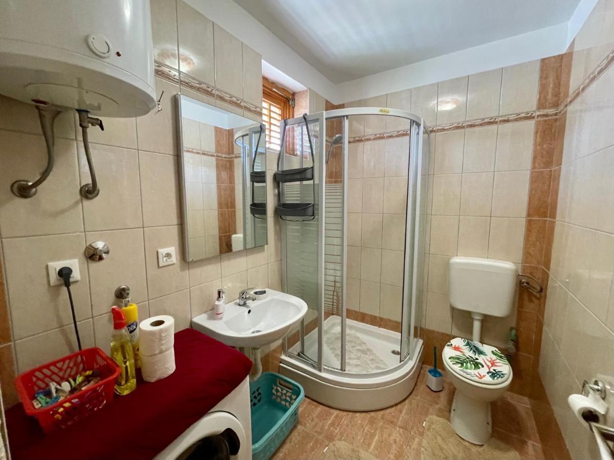 Lovro #1 & #2 Apartments Cres Exterior photo
